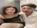 风骚的年轻情侣直播啪啪给狼友看，全程露脸白丝情趣诱惑，淫声荡语互动撩骚口交大鸡巴AV棒玩逼各种爆草