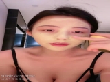 小女友洗白白贴面膜女仆装黑网袜超级诱惑，和男友啪啪做爱爆操白虎穴