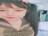 JK装02年双马尾萌妹 ，撩起裙子脱下内裤 ，这屁股太诱人了，逼逼粉嫩粉嫩 ，近距离特写 ，掰开洞洞给你看
