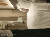 【小马寻花】，一袭长裙，佳人夜晚来相伴，极品翘臀，肤白貌美，温柔小姐姐粉嫩诱人，小马哥啪啪干高潮