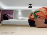 【换妻极品探花】，今夜约单男，粉丝福利，眼睛男看见大胸狂亲，鸳鸯浴后激情3P，精彩刺激