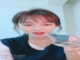 清纯小妹秒变淫荡欲女，露脸诱惑狼友撩骚脱光了自慰骚穴，道具抽插干净的逼逼特写，浪荡呻吟表情好骚真刺激