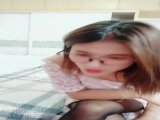 约闺蜜和她老公一起来家玩勾搭啪啪，露脸脱光了诱惑口交大鸡巴各种爆草抽插被自己老公发现，让他去干别人老婆