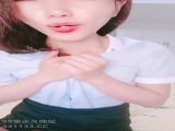 包臀裙甜美小骚货，大战头套男，按着头深喉插嘴，无毛粉穴骑乘打桩，持续输出搞得太爽