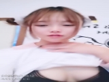 长相可爱的丸子头妹子，巨乳白皙奶，一黑一白，多人群战，淫乱至极