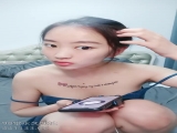 勾引下班小嫂子啪啪，露脸粉嫩身材好，69草嘴舔粉穴，无套抽插主动上位玩弄骚奶子，内射中出好刺激不要错过