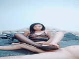 很敞亮的黑丝少妇露脸深夜跟小哥激情啪啪，足交大鸡巴69姿势让小哥舔逼吃奶子，道具抽插主动上位直接内射