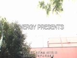 《小马拉大车》新来的坏小子把寄宿家庭的熟女主妇变成了自己和小伙伴的性奴隶