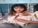 爆乳少妇露脸让大哥在镜头前调教，一个指挥一个草，全程露脸吃奶玩逼穿上性感的黑丝各种爆草，口交大鸡巴