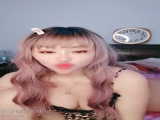 豹纹黑丝高跟诱惑风骚少妇跟大哥激情啪啪，全程露脸让大哥草嘴深喉玩弄，从床上草到厕所干到桌子上各种抽插