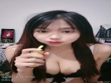 奶子一大一小漂亮妹妹！笑起来甜美！全裸展示身材，掰开紧致小穴特写，柔软大奶超诱人