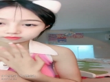 婴儿肥甜美少女！难得露全脸诱惑！顶级美乳S型身材，蜜桃臀撞击抖动，脱下丁字裤掰开穴