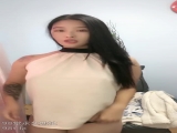 肉欲系新人性感美女！顶级大肥臀！翘起掰开给你看，杂乱多毛骚逼，镜头前揉搓舔奶
