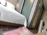 只被她老公操过的良家美少妇被大神日懵逼了 蹭两下骚穴就湿润直接整根插入 高清