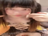 顶级尤物！双马尾美少女！连体网袜道具自慰，旁边男友舔奶子，厕所尿尿无毛嫩穴，翘起美臀扣穴