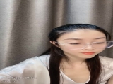 高冷眼镜美女小姐姐！纤细美腿苗条身材！脱光全裸诱惑，翘起屁股特写，多毛肥穴自摸手指扣弄