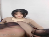 婴儿肥呆萌小妹妹！近期下海新人！性感吊带黑丝袜，顶级大白美臀，脱衣热舞，掰穴扣弄特写
