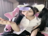 绝对极品！清纯系天花板！双马尾顶级美少女，纤细美腿白丝袜，玻璃棒插无毛嫩穴，快速猛捅流出白浆