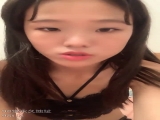新人下海小妹妹！苗条身材贫乳奶子！大哥送礼物看逼，微毛美穴超嫩，翘起屁股镜头前特写