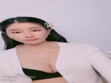 新人下海眼影小姐姐！性感吊带黑丝！扭腰摆臀诱惑，超肥美穴，厕所尿尿，假屌猛捅浪叫