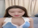 颜值圆脸新人妹子，卧室中露脸道具自慰，黑丝大屁股诱惑十足褪下内裤绝世白虎美鲍鱼