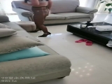 双飞两个极品骚货，全程露脸黑丝高跟情趣，沙发上暴力打桩机，抗腿爆草轮流抽插，浪叫不止揉奶玩逼精彩刺激
