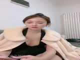 颜值区网红女神下海！多毛骚逼黄瓜自慰！掰穴捅入进进出出，侧入抽插，爽的浪叫呻吟大声