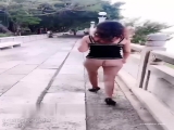《重磅✅炸弹极品✅露出》顶级天花板露脸美腿人妻疯狂式人前露出大街上公园商场餐厅路人看的一脸懵逼勾引路人口交打炮