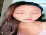 甜美气质美女！吊带睡衣换装死库水！大白翘臀对着镜头，张开双腿掰骚穴，展示美足极度诱惑