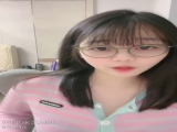 甜美眼镜美少女桃子！极品大肥臀超诱人！4小时激情不断，手指扣弄粉穴，抖动完美大屁股