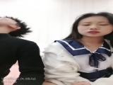 学生制服邻家小妹！和小男友居家操逼！主动骑乘位操无毛骚穴，美臀上下套弄，后入猛顶爽翻