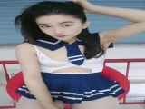 美的一塌糊涂的十七学姐全程露脸激情大秀，制服诱惑玩弄小骚逼，给大哥口交大鸡巴好骚，激情上位呻吟可射