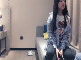战狼行动深夜场肌肉男约了个高颜值妹子啪啪，穿上情趣装黑丝扣弄无毛粉穴上位骑乘